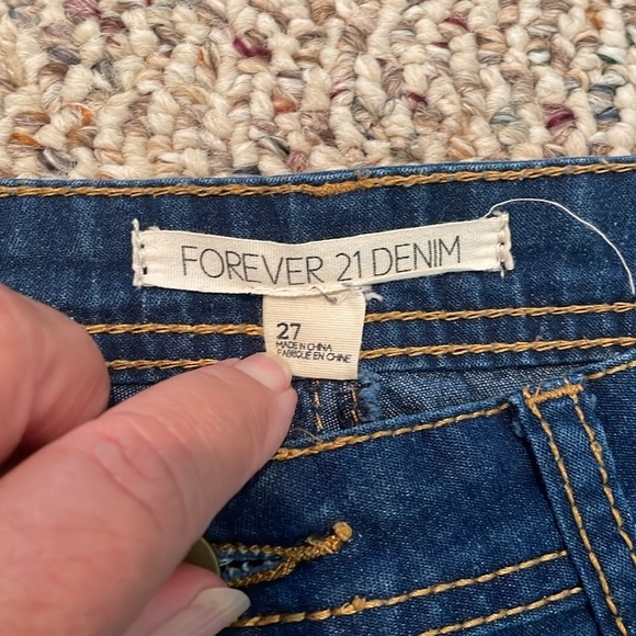 Forever 21 Ladies/Teens Soft Denim Jeggings. Size 27 - Picture 3 of 9